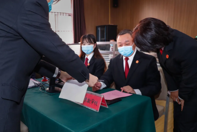 优化营商环境“执行案款集中发放日”，任城法院集中发放642 (2)