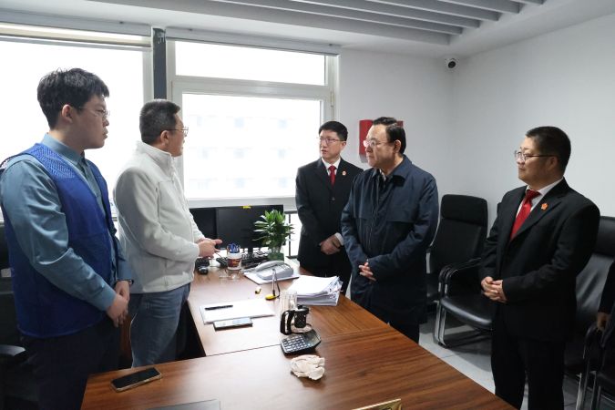 2023.12.18市委书记闫剑波到经区法院驻智慧谷“一站式”矛调中心人民法庭调研政法工作1