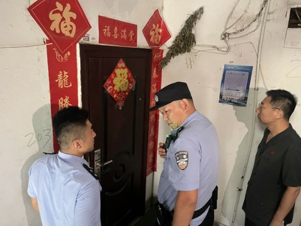 2024年7月17日，经区法院开展集中执行行动，聚焦涉民生案件精准发力、集中攻坚。 (2)