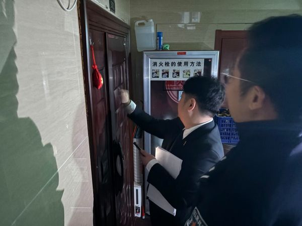 2024年11月20日，按照威海中院统一部署，威海经区法院以涉中小微企业、农民工工资案件为重点开展集中执行行动 (1)