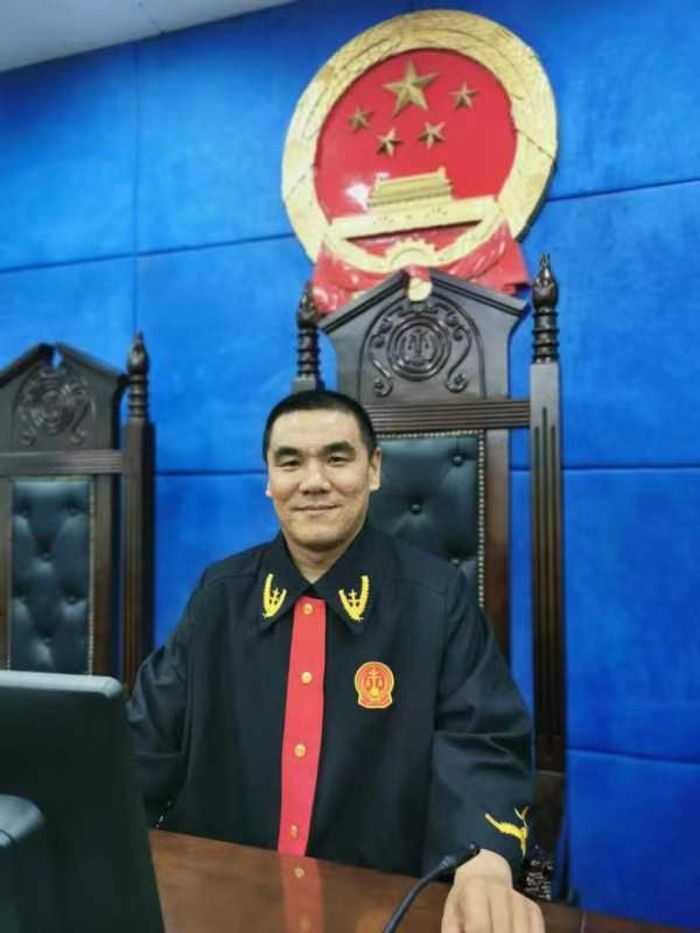 张英斌
